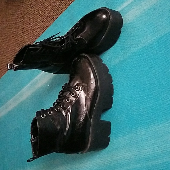 Black Platform Boots - Picture 3 of 5